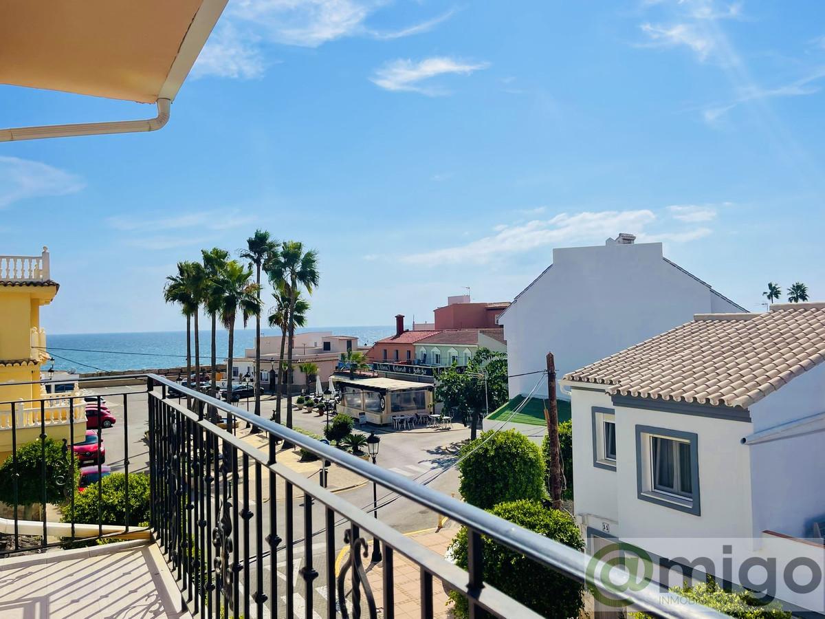 For sale of villa in La Duquesa