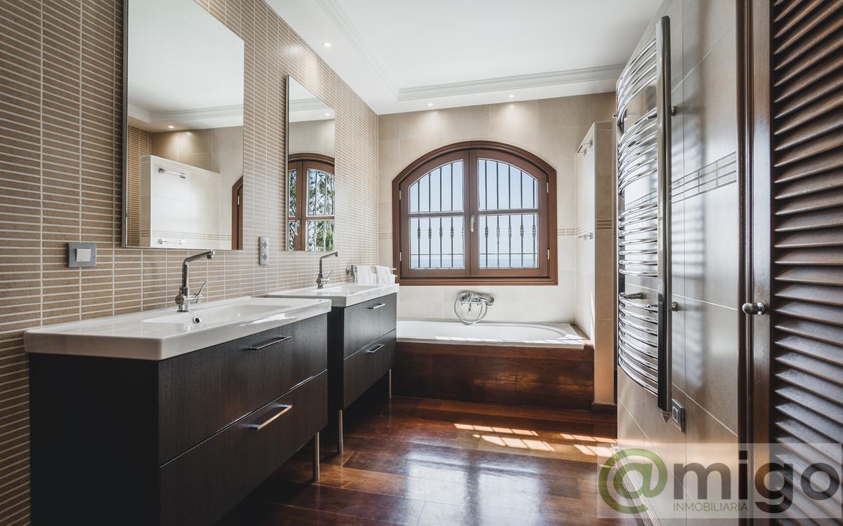 Venta de villa en Estepona