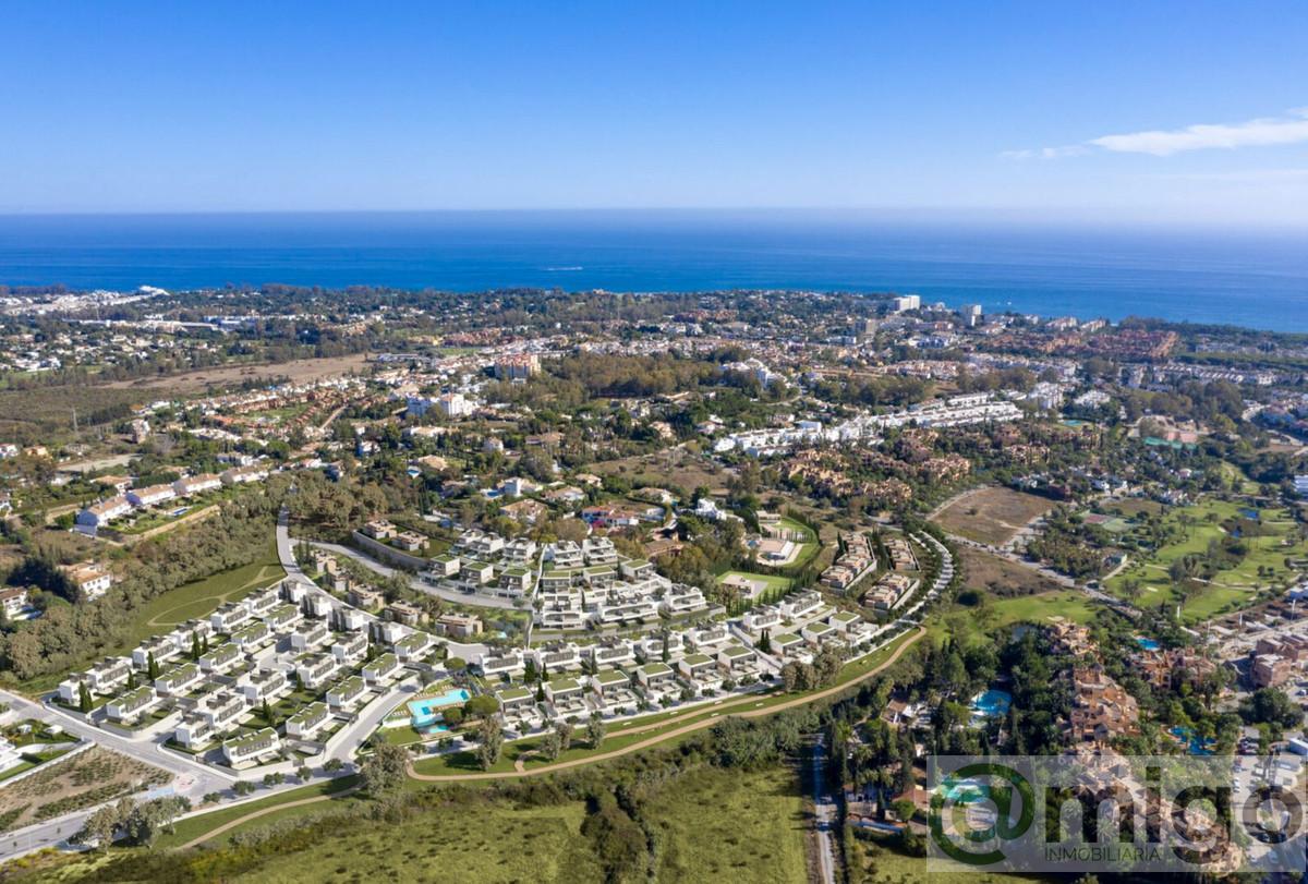 For sale of villa in Estepona