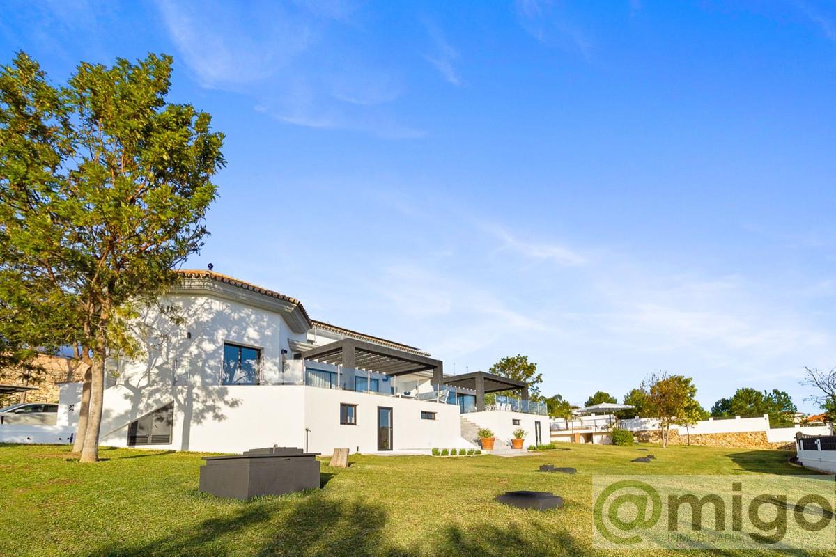 For sale of villa in Benalmadena