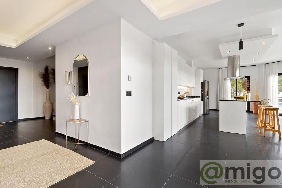 For sale of villa in Benalmadena