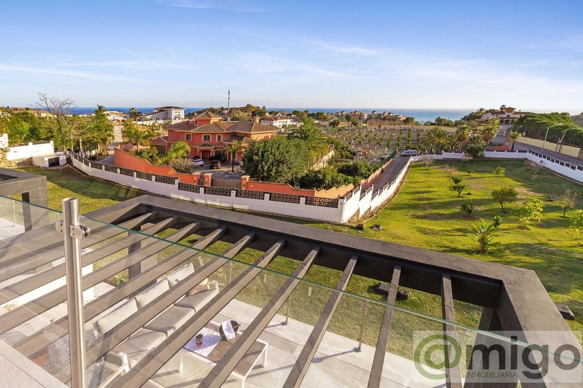 For sale of villa in Benalmadena
