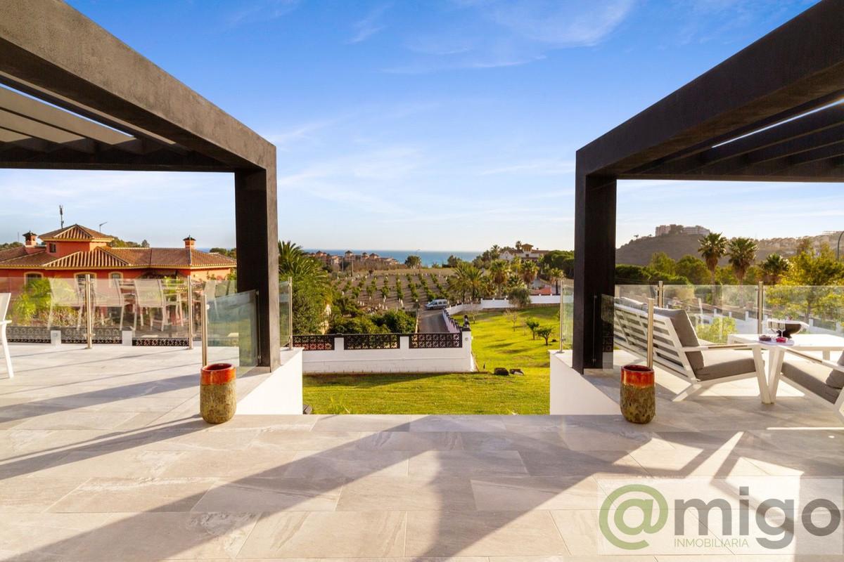 For sale of villa in Benalmadena