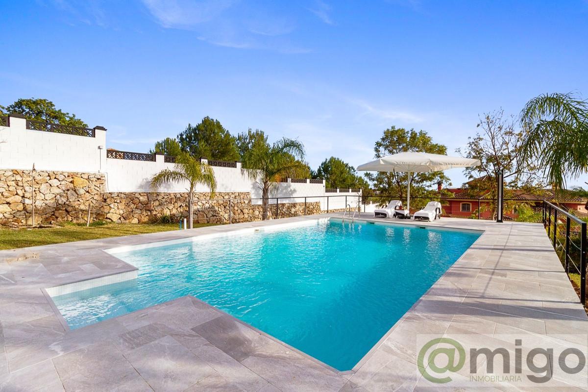 For sale of villa in Benalmadena