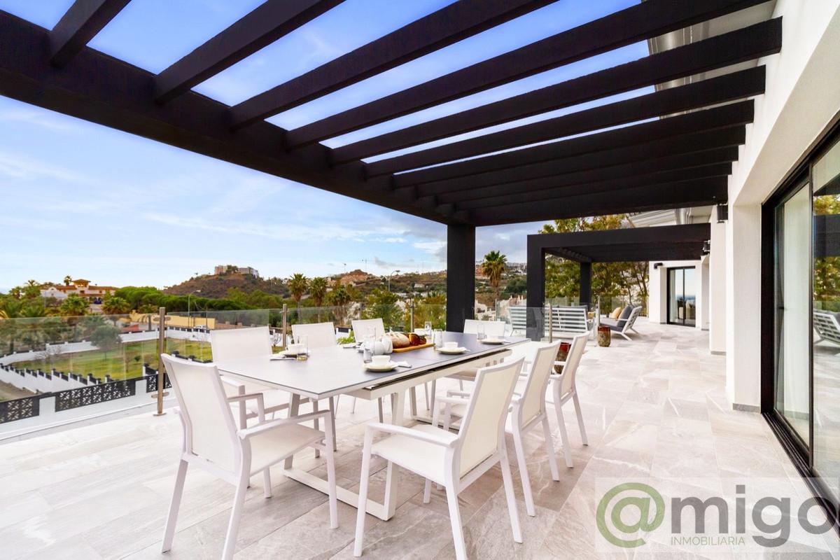 For sale of villa in Benalmadena