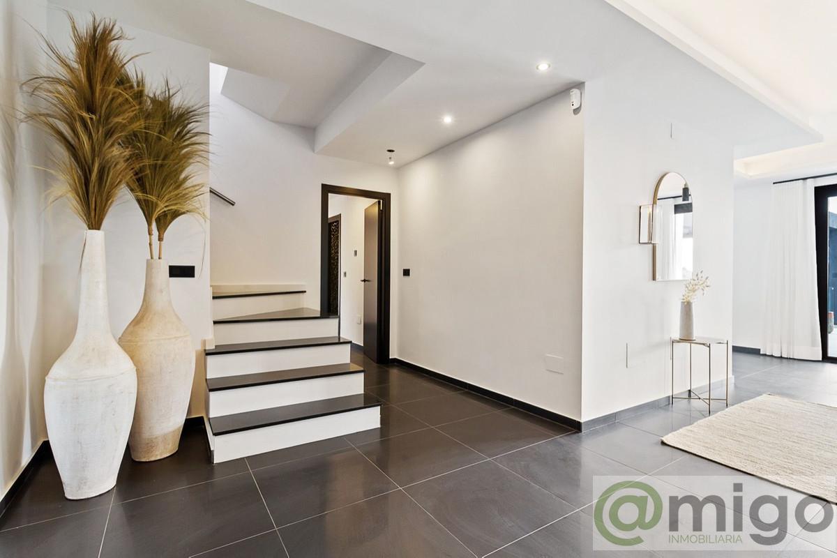 For sale of villa in Benalmadena