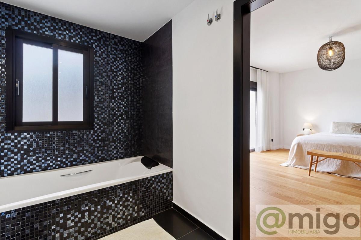 For sale of villa in Benalmadena