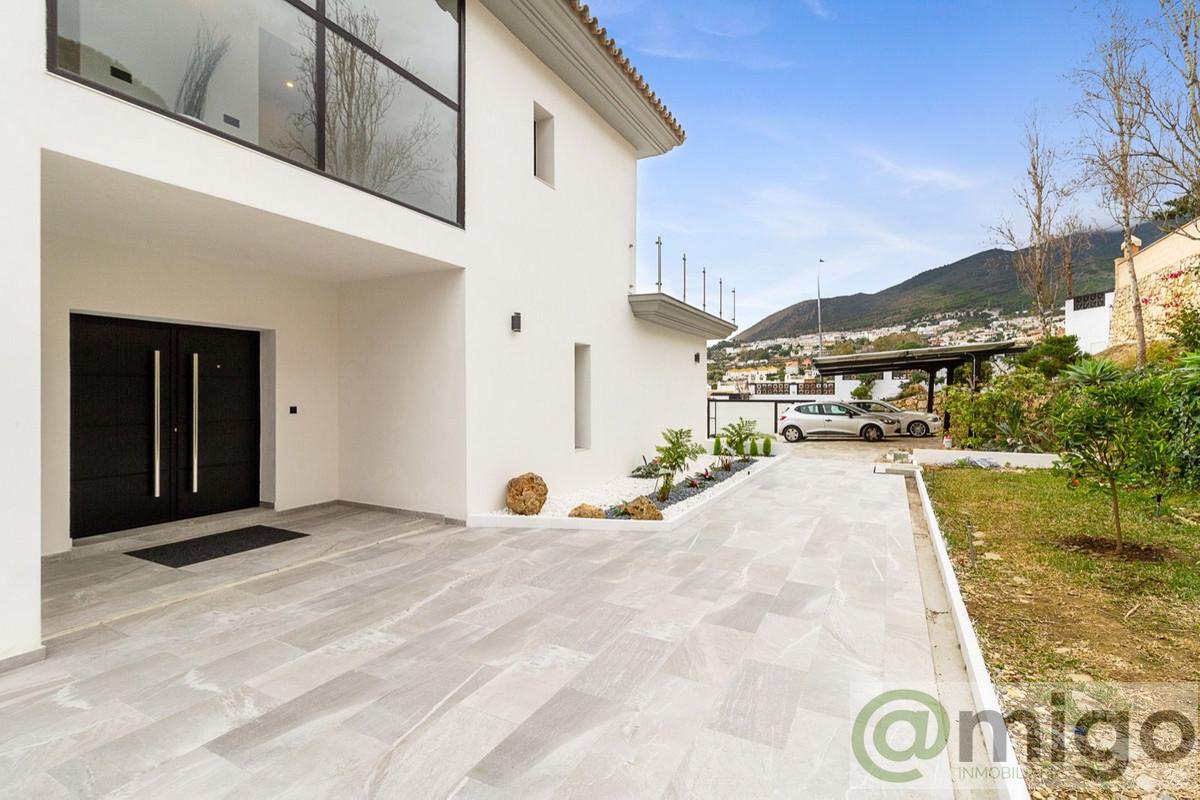 For sale of villa in Benalmadena