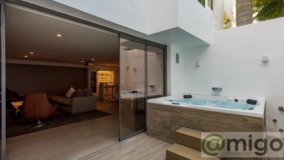 For sale of villa in Marbella