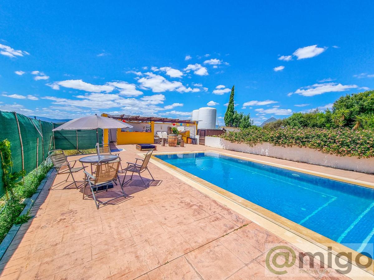 For sale of villa in Casares