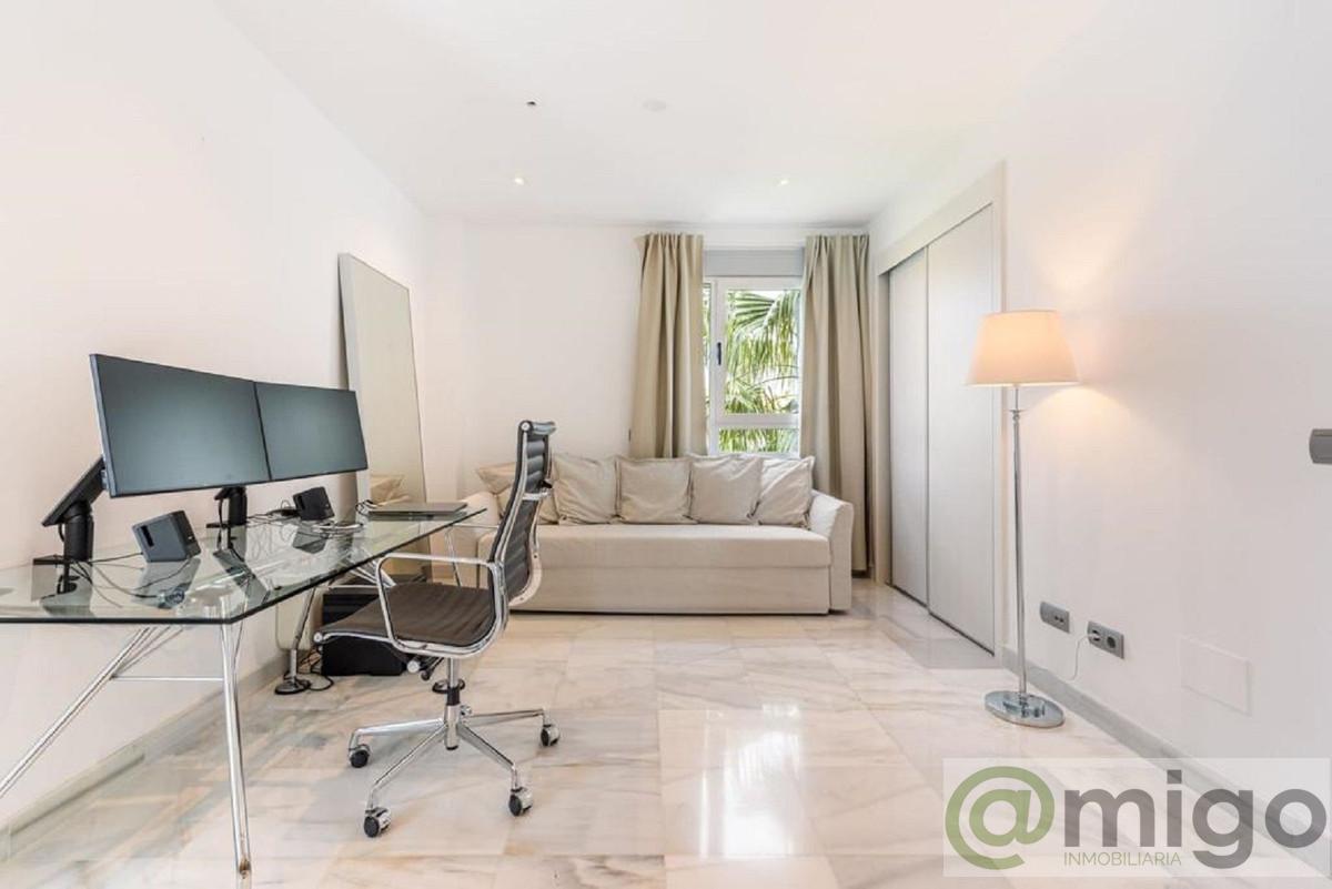 For sale of penthouse in Marbella