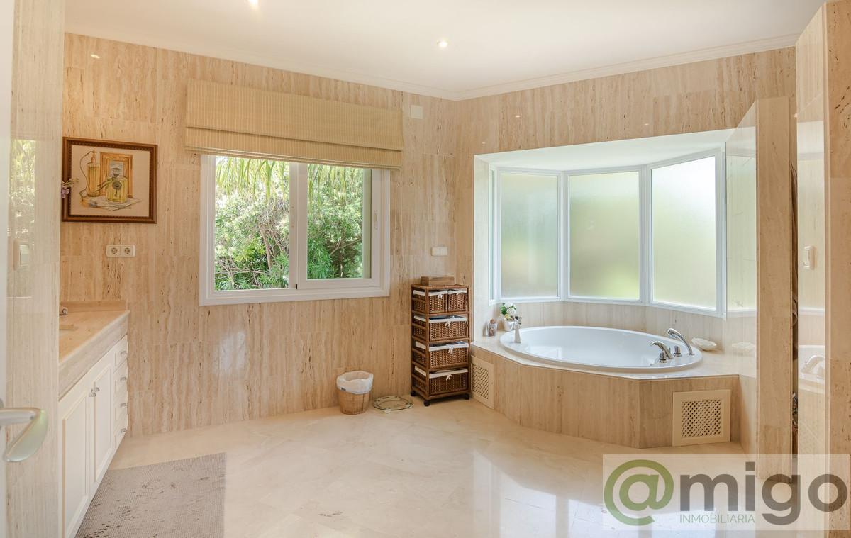 For sale of villa in Marbella