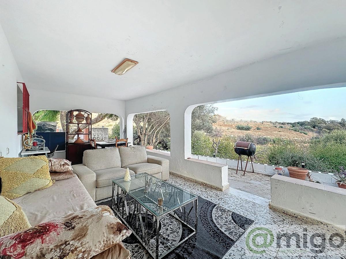 For sale of premises in Estepona