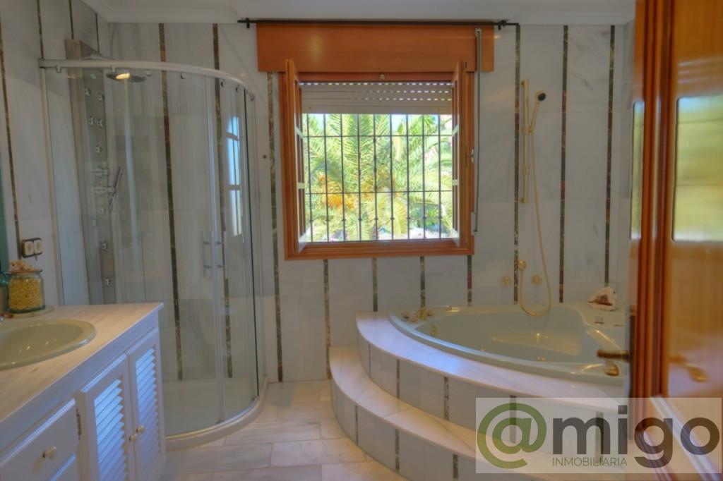 For sale of villa in El Padron
