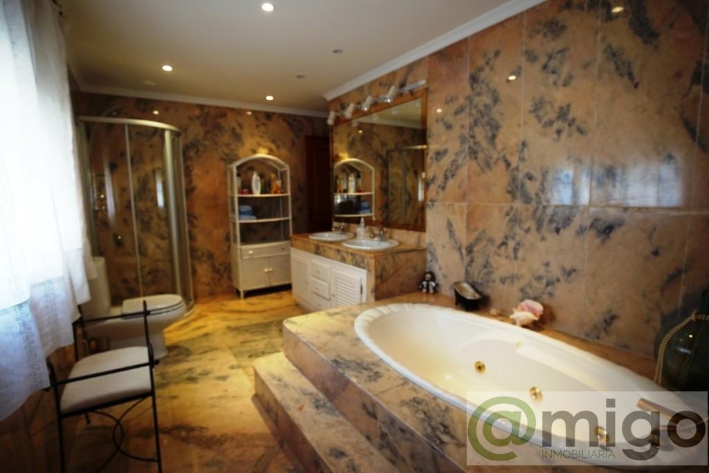 For sale of villa in El Padron