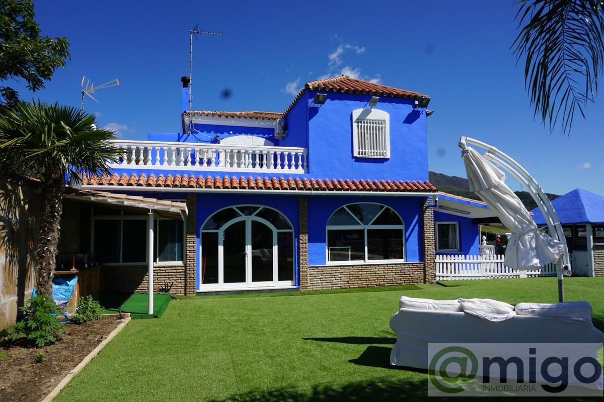 For sale of villa in Estepona