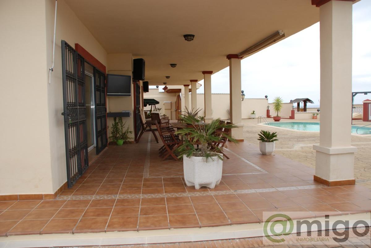 For sale of villa in Estepona