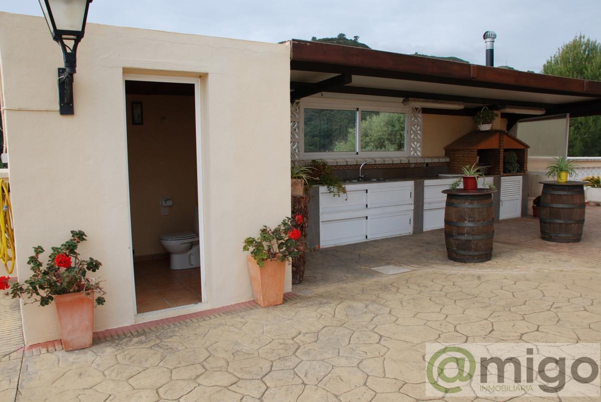 For sale of villa in Estepona