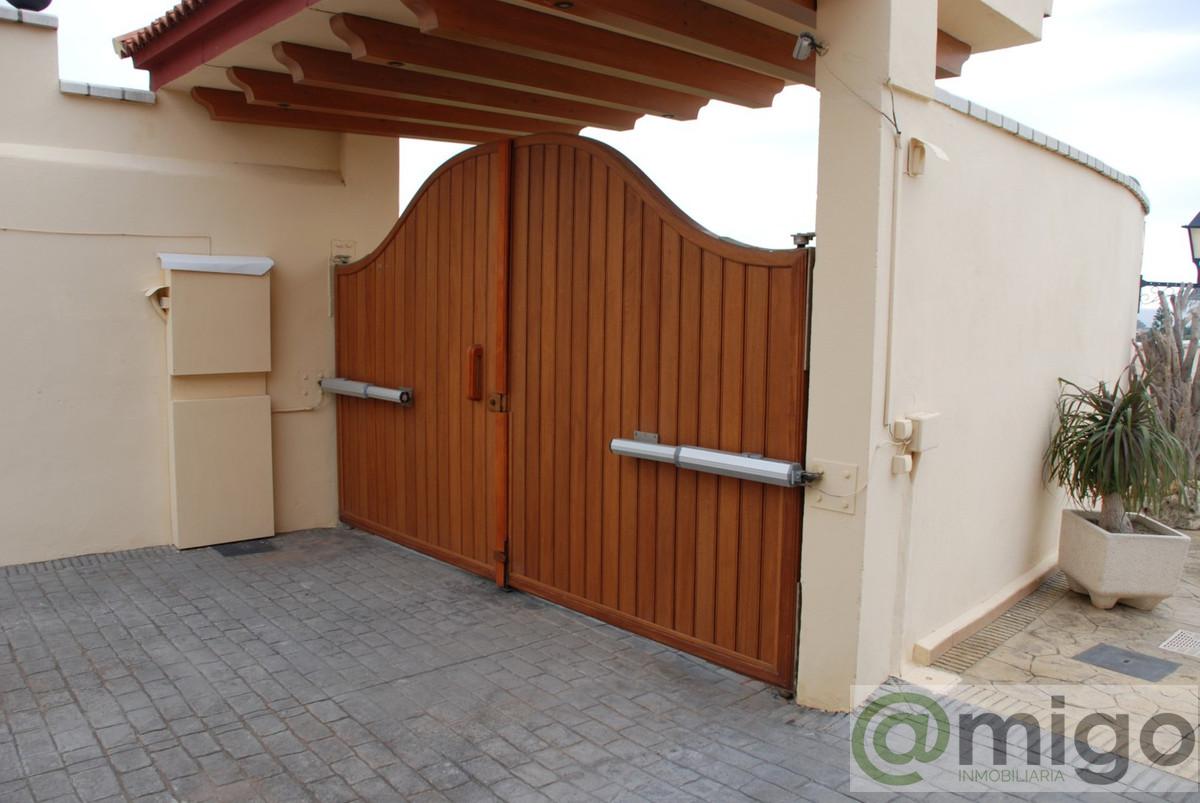 For sale of villa in Estepona