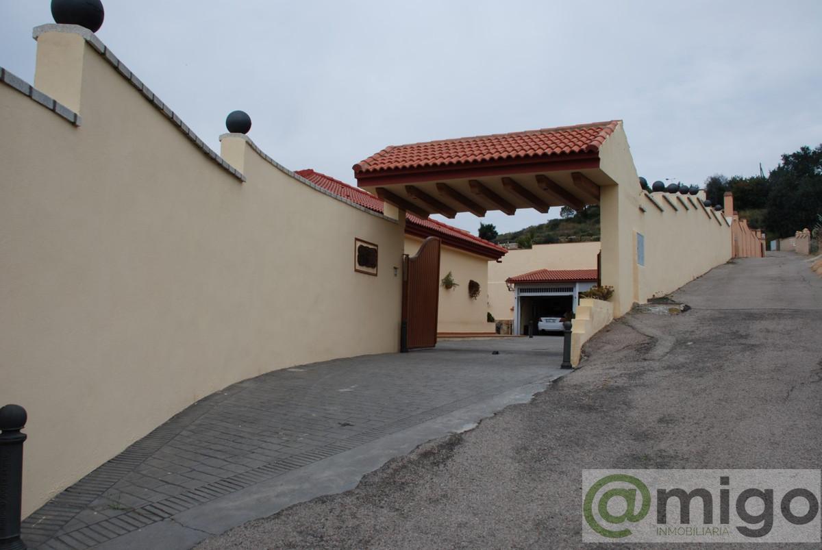 For sale of villa in Estepona