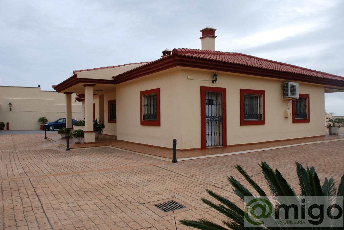 For sale of villa in Estepona