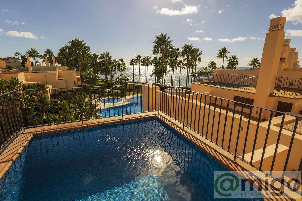 For sale of penthouse in Estepona