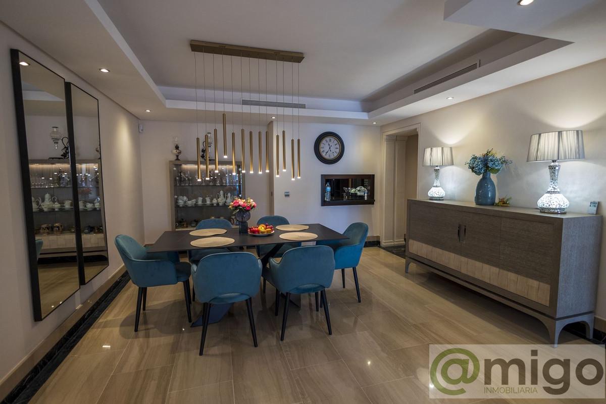 For sale of penthouse in Estepona