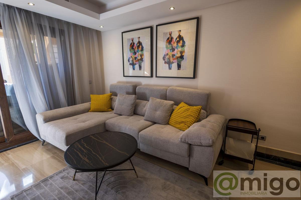 For sale of penthouse in Estepona