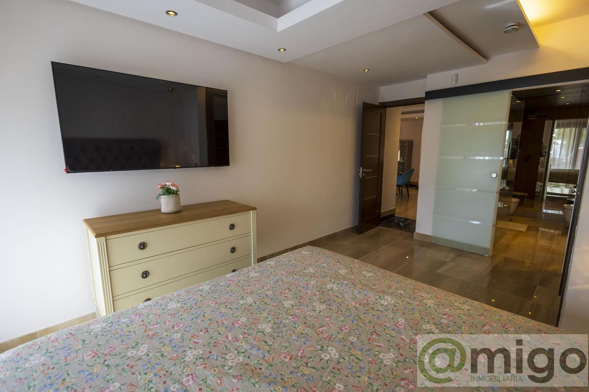 For sale of penthouse in Estepona