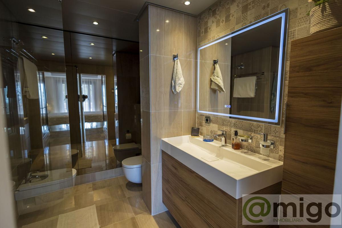 For sale of penthouse in Estepona
