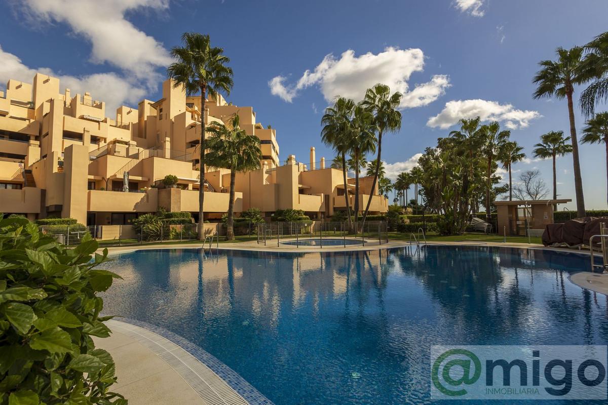 For sale of penthouse in Estepona