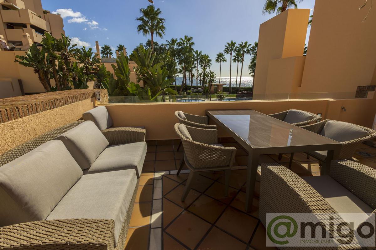 For sale of penthouse in Estepona
