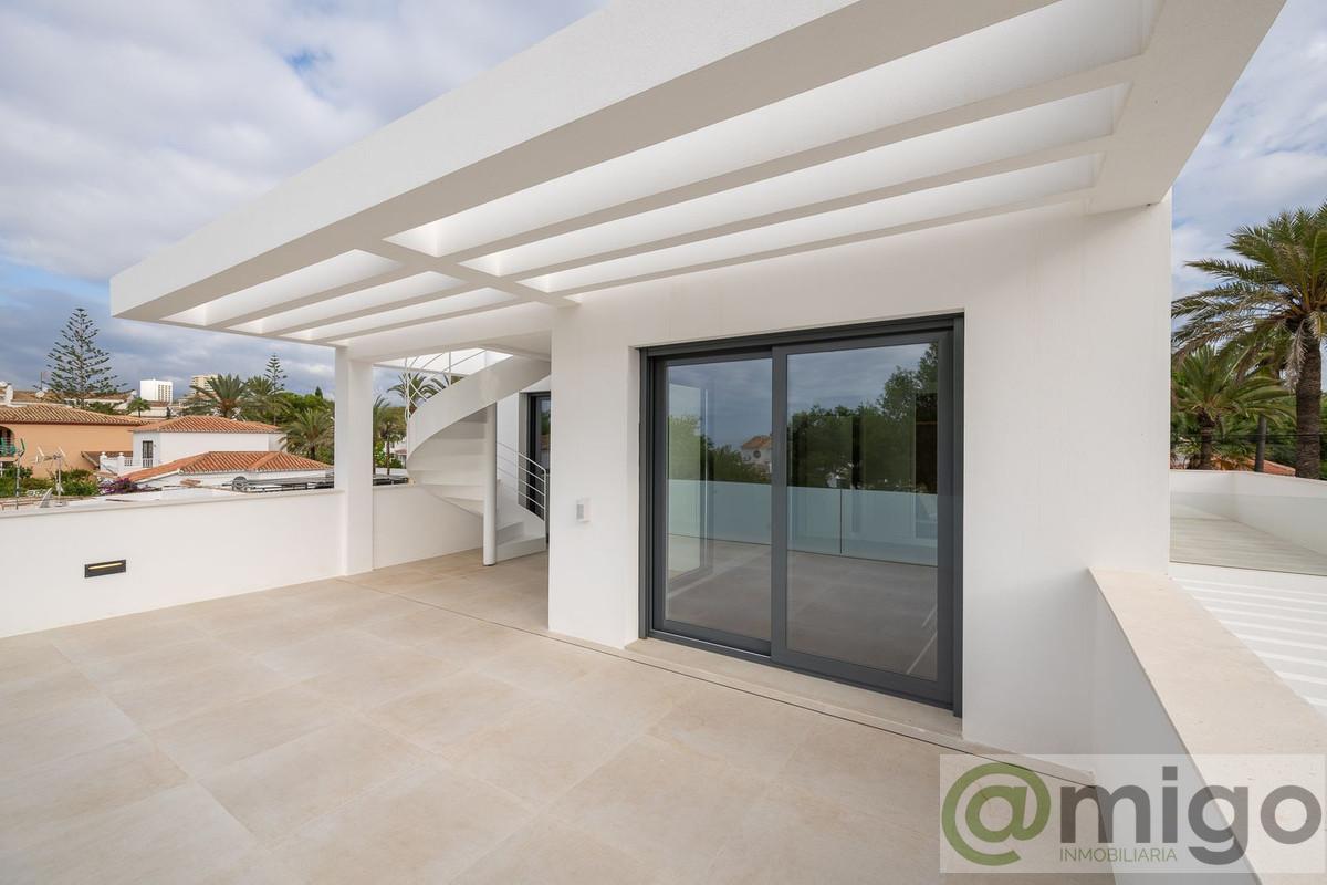 Venta de villa en Marbesa