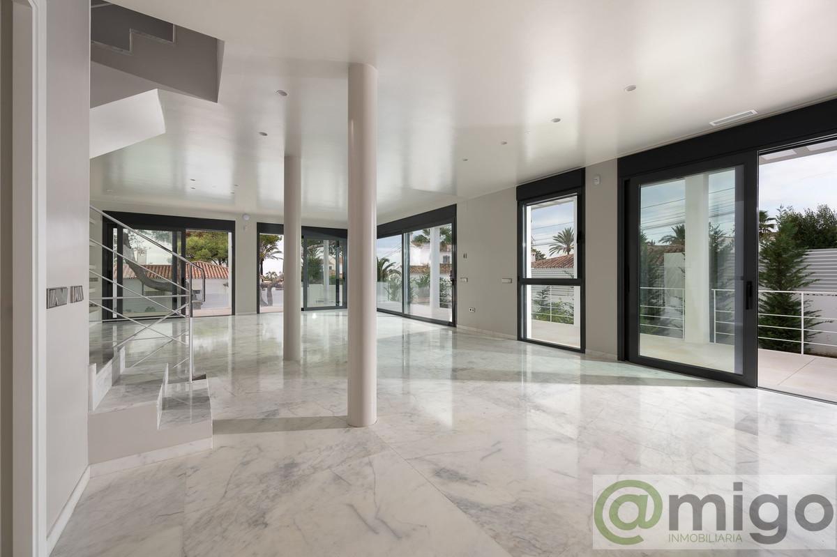 Venta de villa en Marbesa