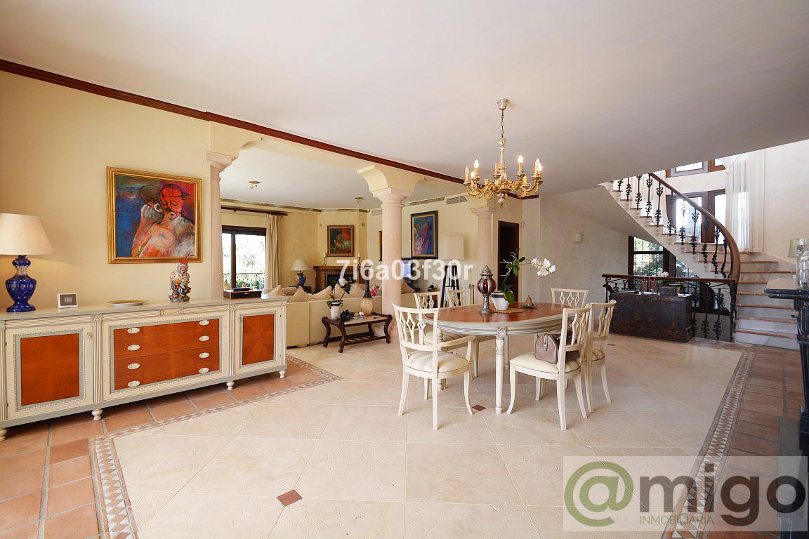 Продажа от

 Виллa на Marbella