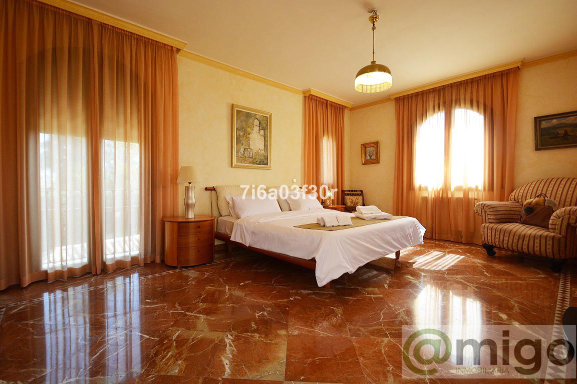 Продажа от

 Виллa на Marbella
