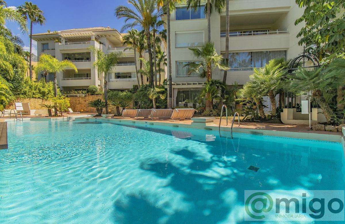 For sale of penthouse in Marbella