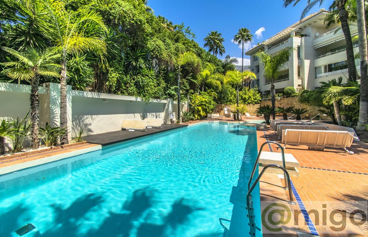 For sale of penthouse in Marbella