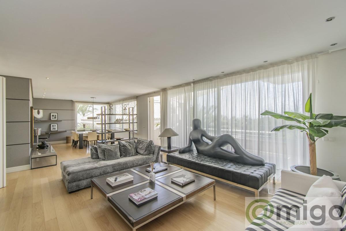 For sale of penthouse in Marbella