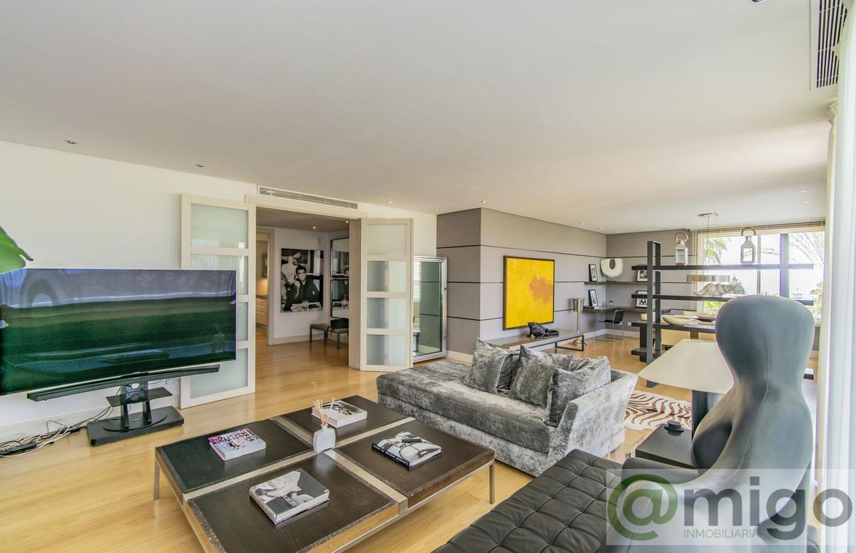 For sale of penthouse in Marbella