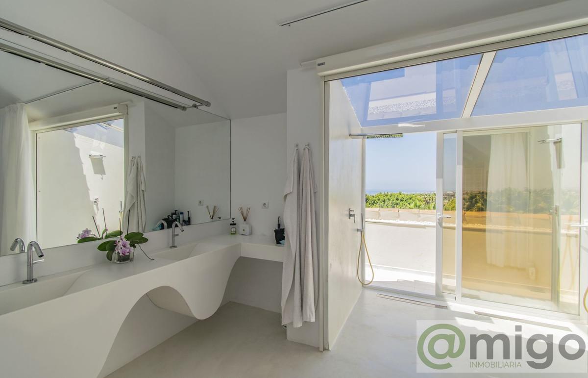 For sale of penthouse in Marbella