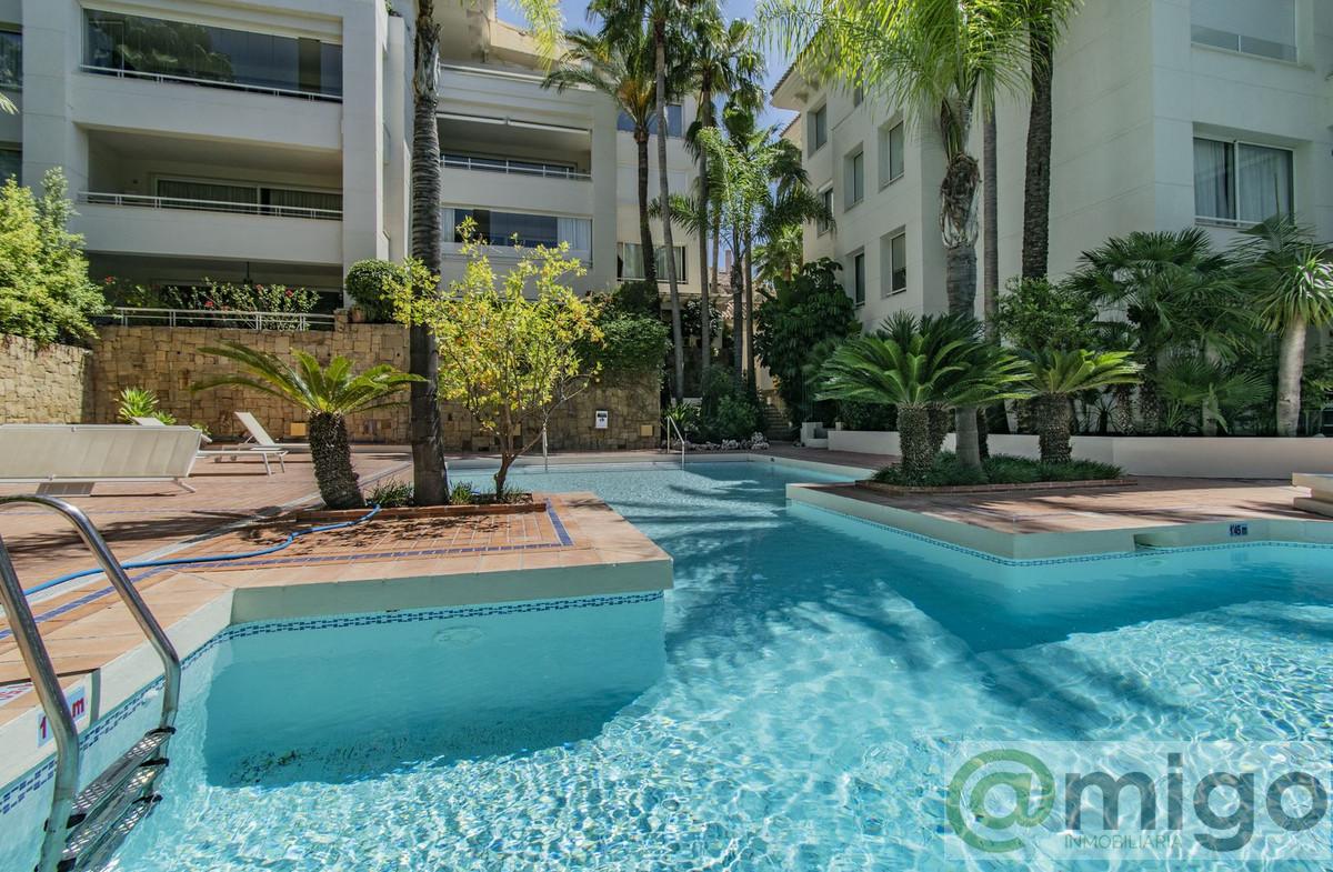 For sale of penthouse in Marbella
