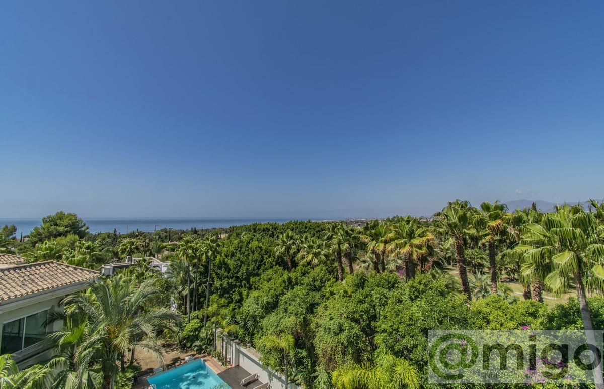 For sale of penthouse in Marbella