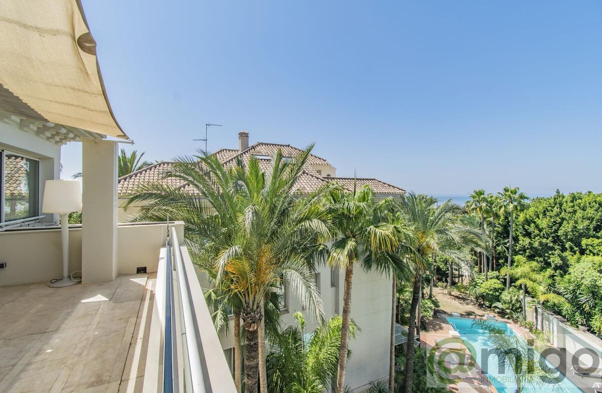 For sale of penthouse in Marbella