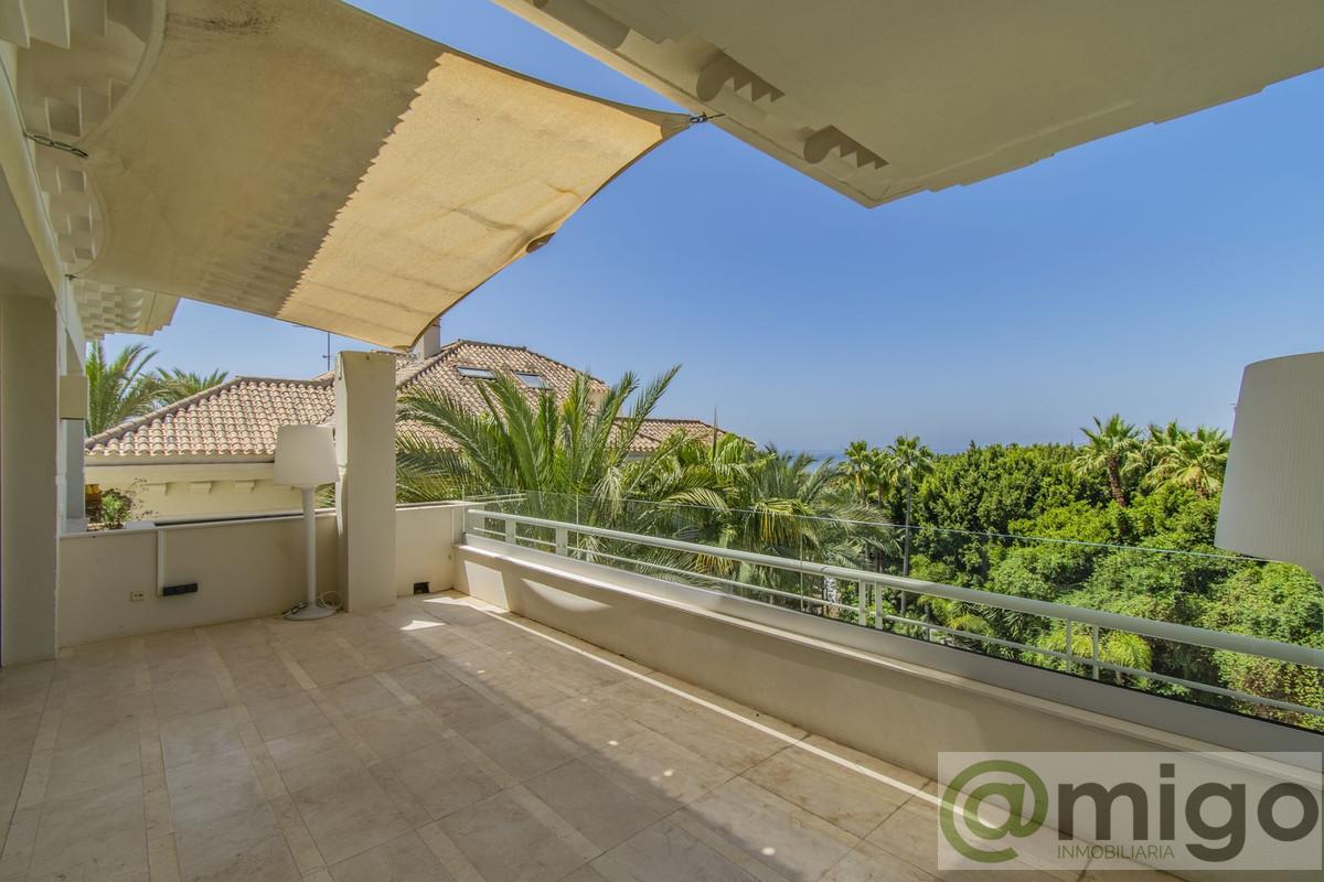 For sale of penthouse in Marbella