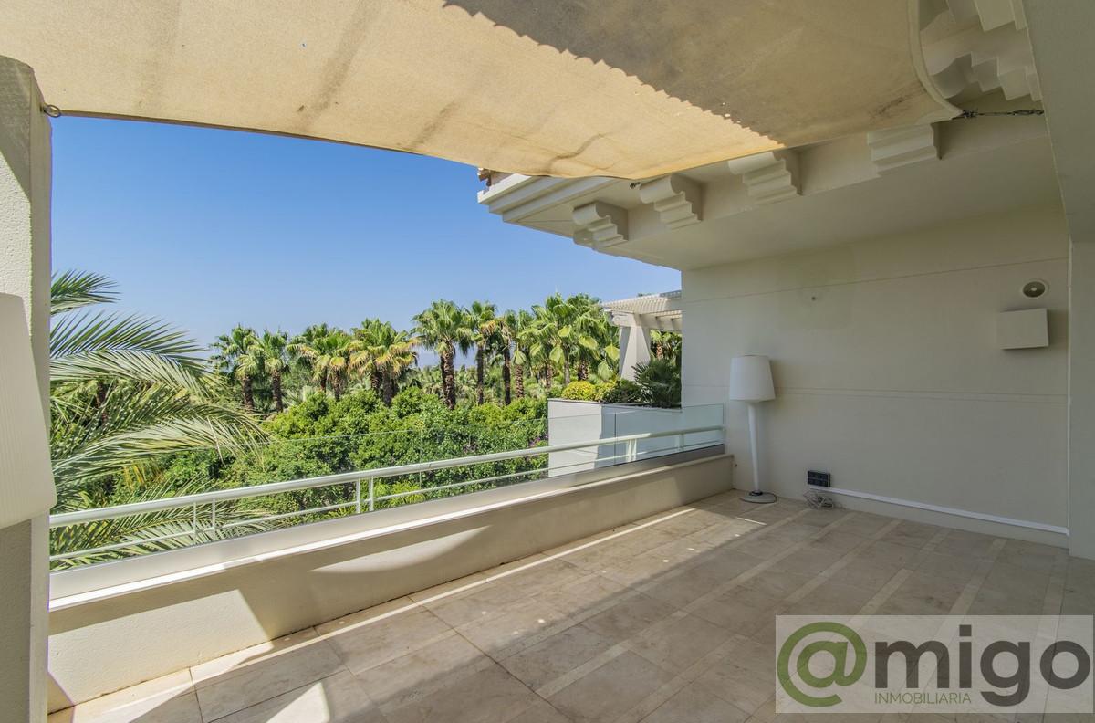For sale of penthouse in Marbella