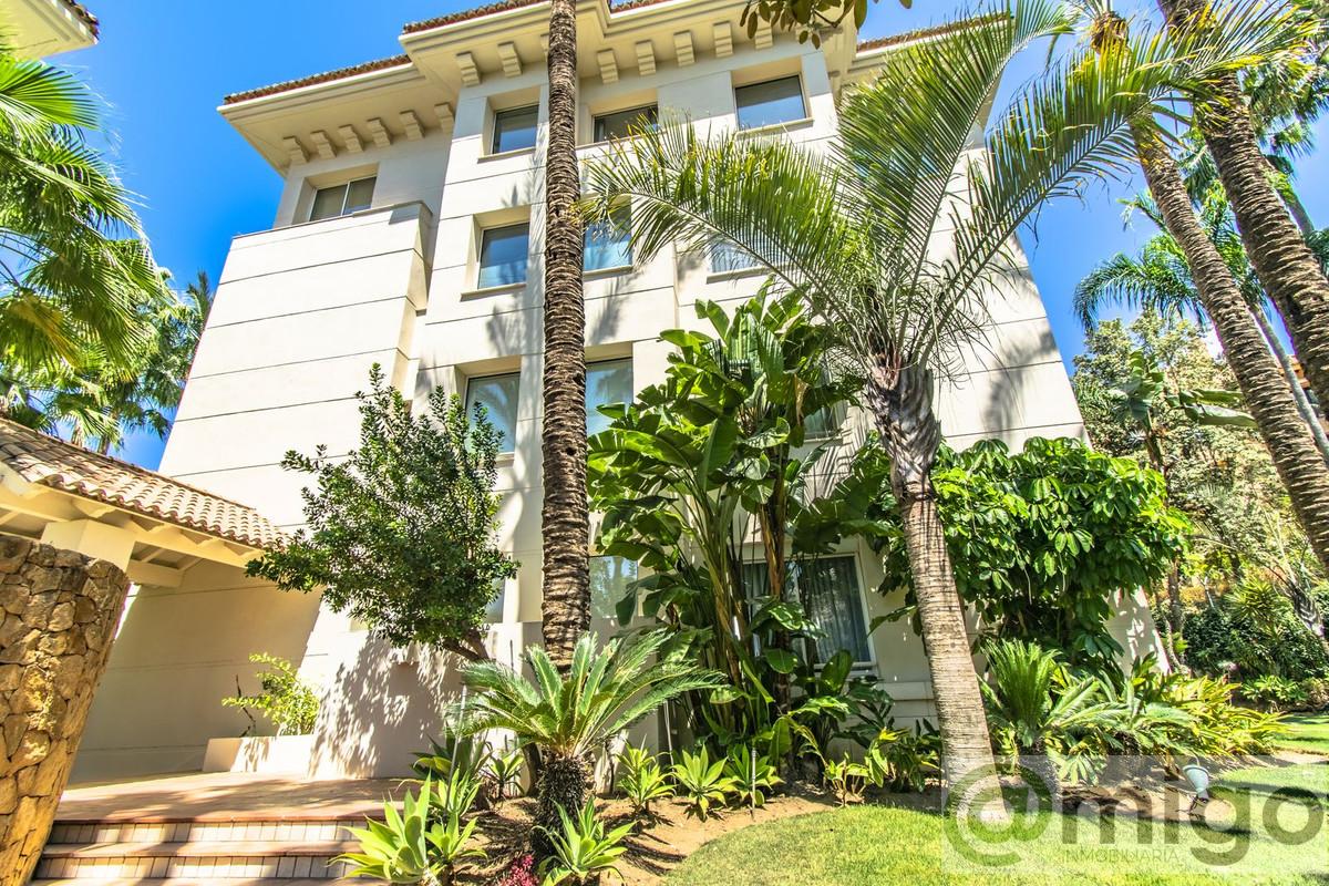 For sale of penthouse in Marbella