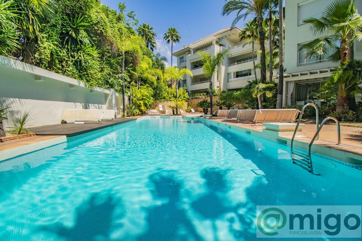 For sale of penthouse in Marbella