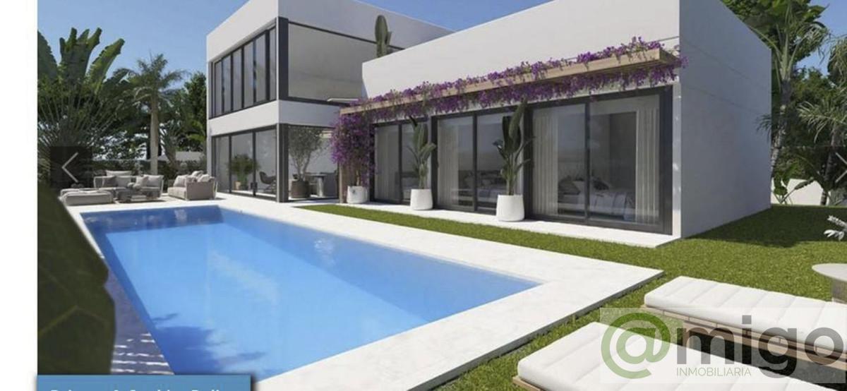 For sale of villa in Estepona