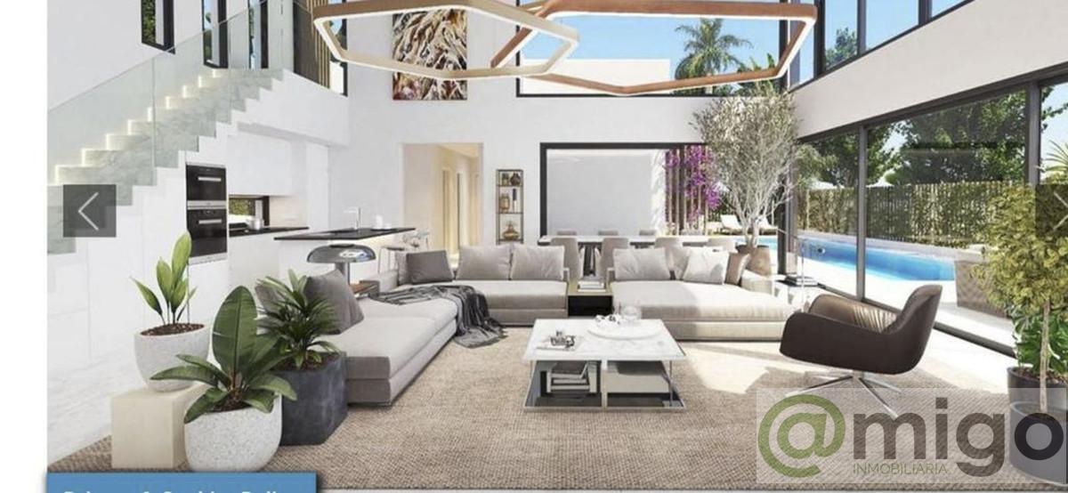For sale of villa in Estepona